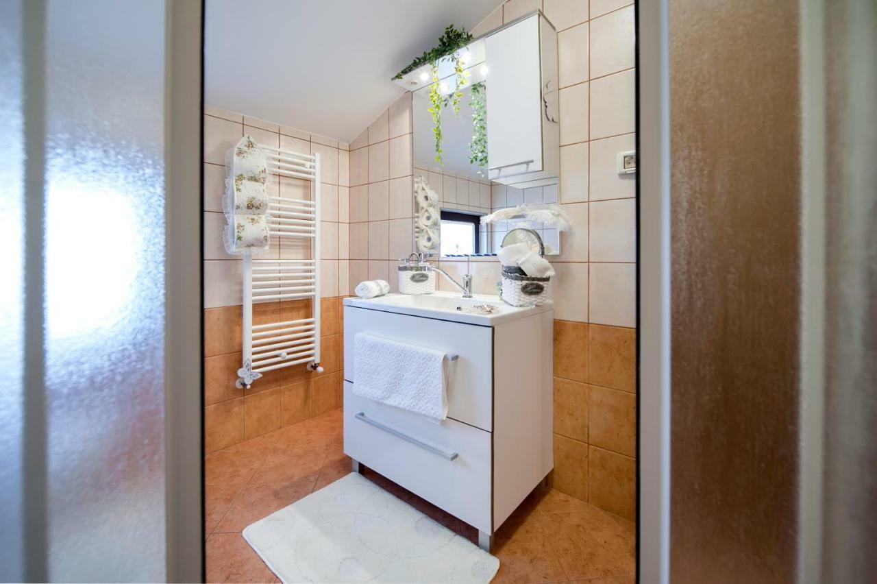Apartment Len Ровинь Экстерьер фото