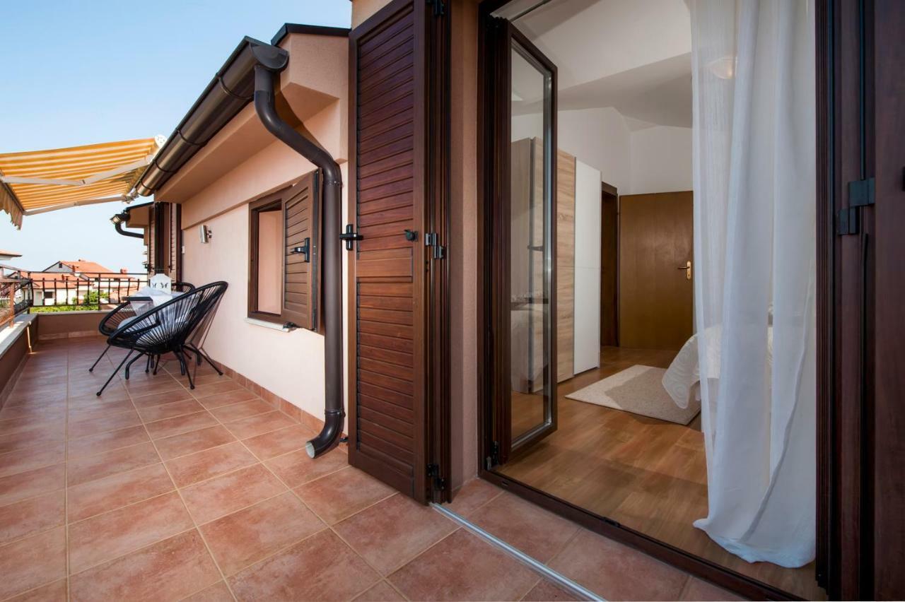 Apartment Len Ровинь Экстерьер фото