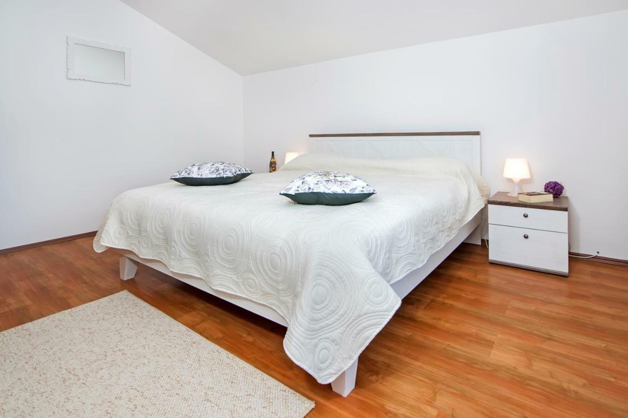Apartment Len Ровинь Экстерьер фото