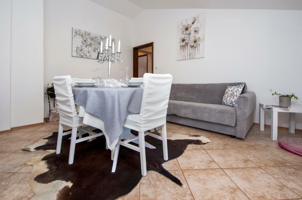 Apartment Len Ровинь Экстерьер фото