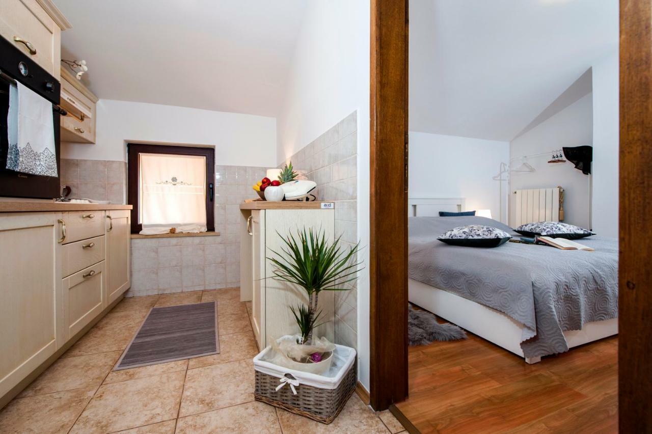 Apartment Len Ровинь Экстерьер фото