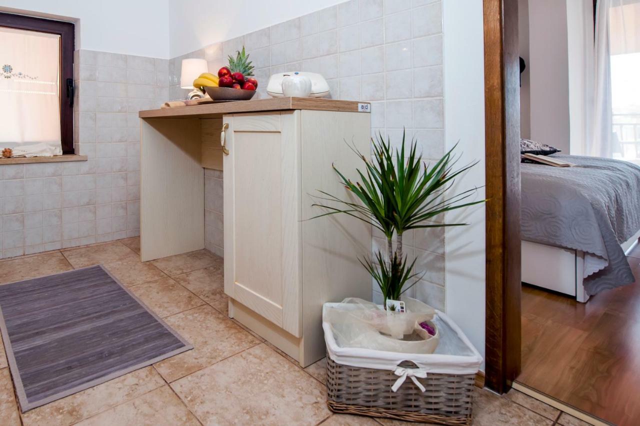Apartment Len Ровинь Экстерьер фото