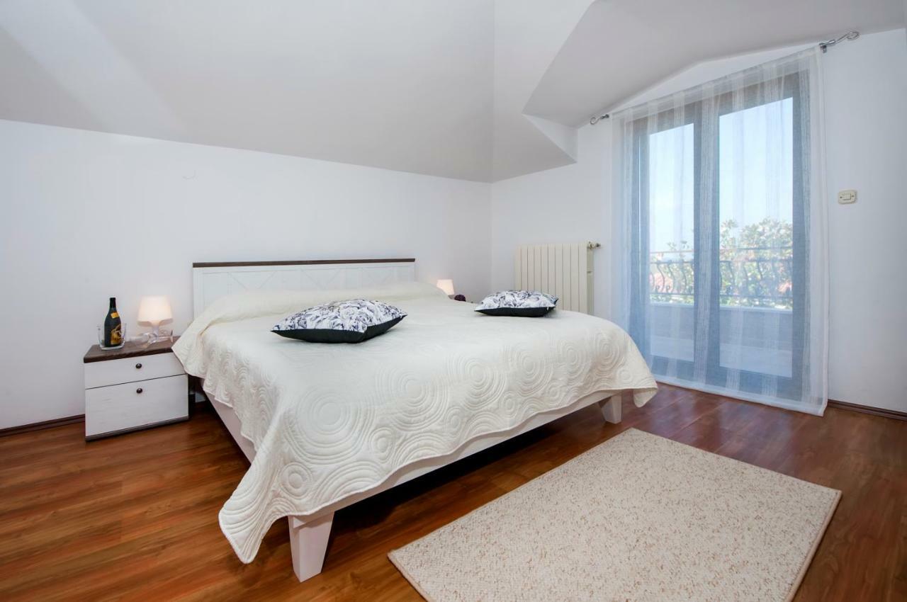 Apartment Len Ровинь Экстерьер фото